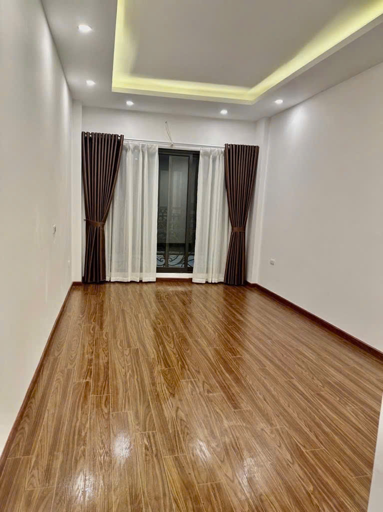 HỒ TÙNG MẬU -NHÀ MỚI Ở LUÔN - GẦN PHỐ - NGÕ RỘNG, THOÁNG -BAGAC TRÁNH XE MÁY.